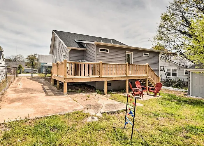 Ideally Located 'Penne Place' W/ Deck & Grill