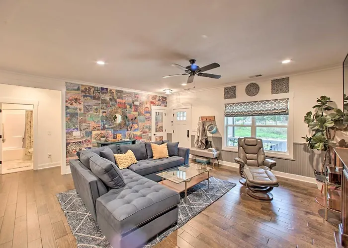 2 Mi To Downtown: Luxe Greenville Retreat!
