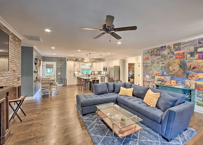 2 Mi To Downtown: Luxe Greenville Retreat!