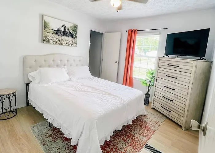 The Cozy Retreat - 3Br - Sleeps 7 - Near Greenville