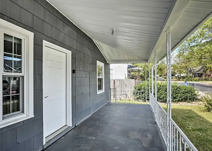 Walk To Parks & Dining! Cozy Greenville Home
