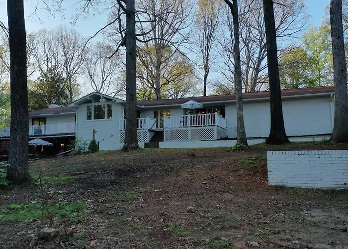 Cozy Retreat Near Paris Mtn State Park Sleeps 12