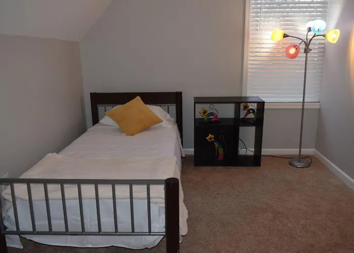 Home In Greenville 4 Bedrooms, 4 Beds, 2 Baths