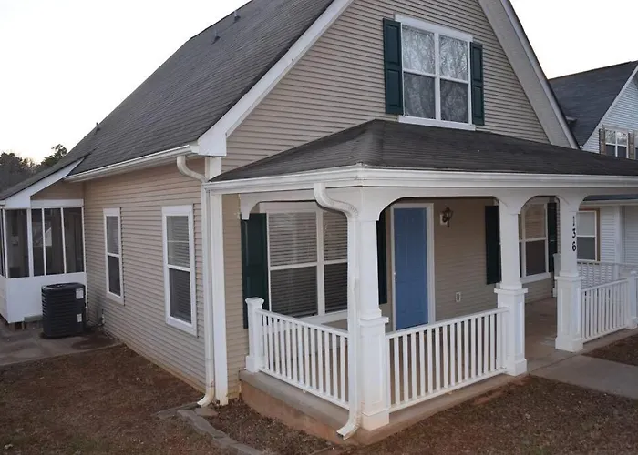 Home In Greenville 4 Bedrooms, 4 Beds, 2 Baths