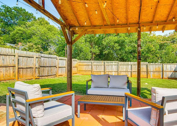Home W/ Private Yard - Walk To Swamp Rabbit Trail