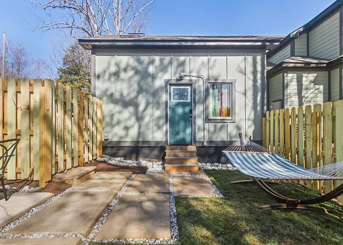 Secluded Tiny Home In Exclusive Paris Mountain!