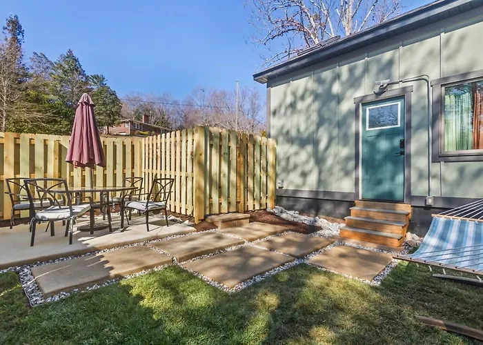 Secluded Tiny Home In Exclusive Paris Mountain!