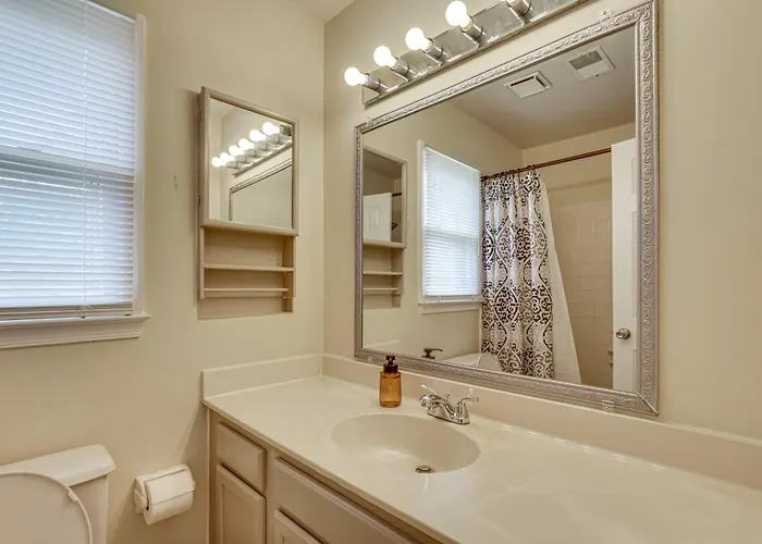 Quiet Family Home W/ Yard! 9 Mi To Dtwn Greenville